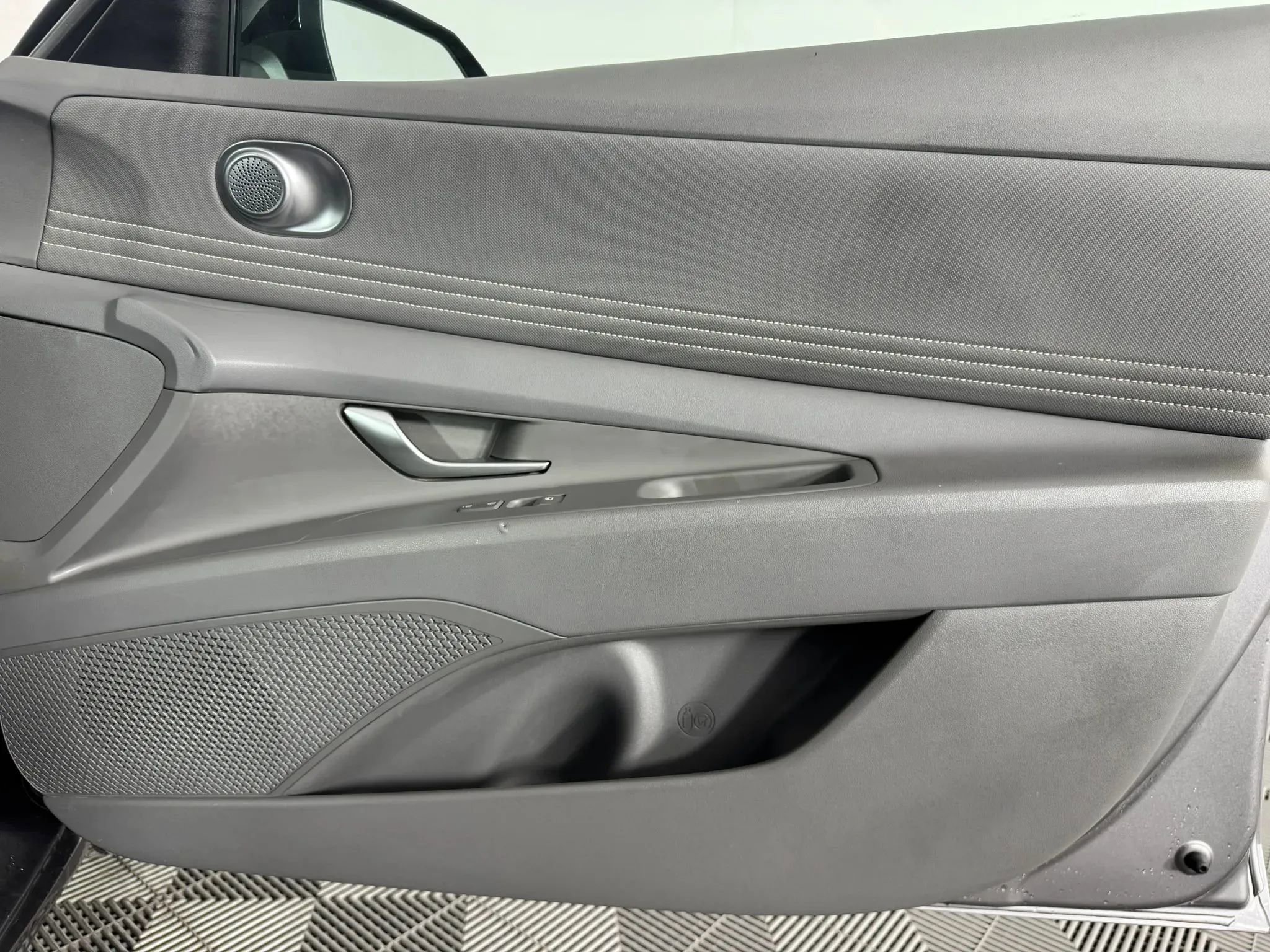 Used 2025 Hyundai Elantra Sport FWD image 39