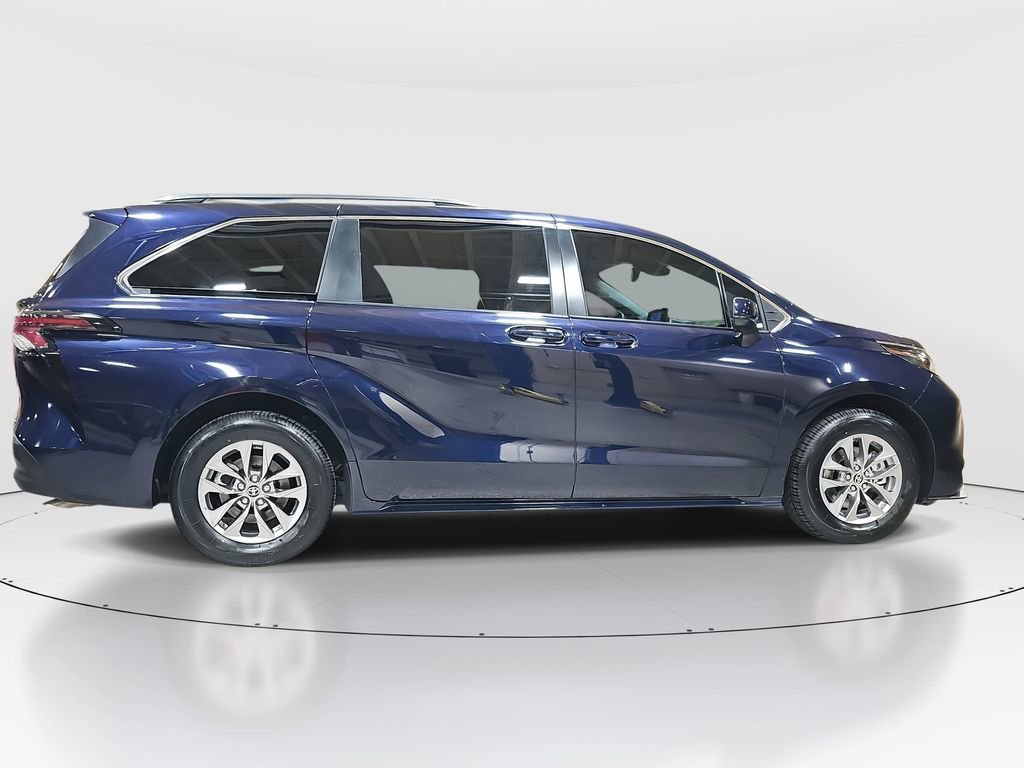 Certified 2024 Toyota Sienna LE image 4