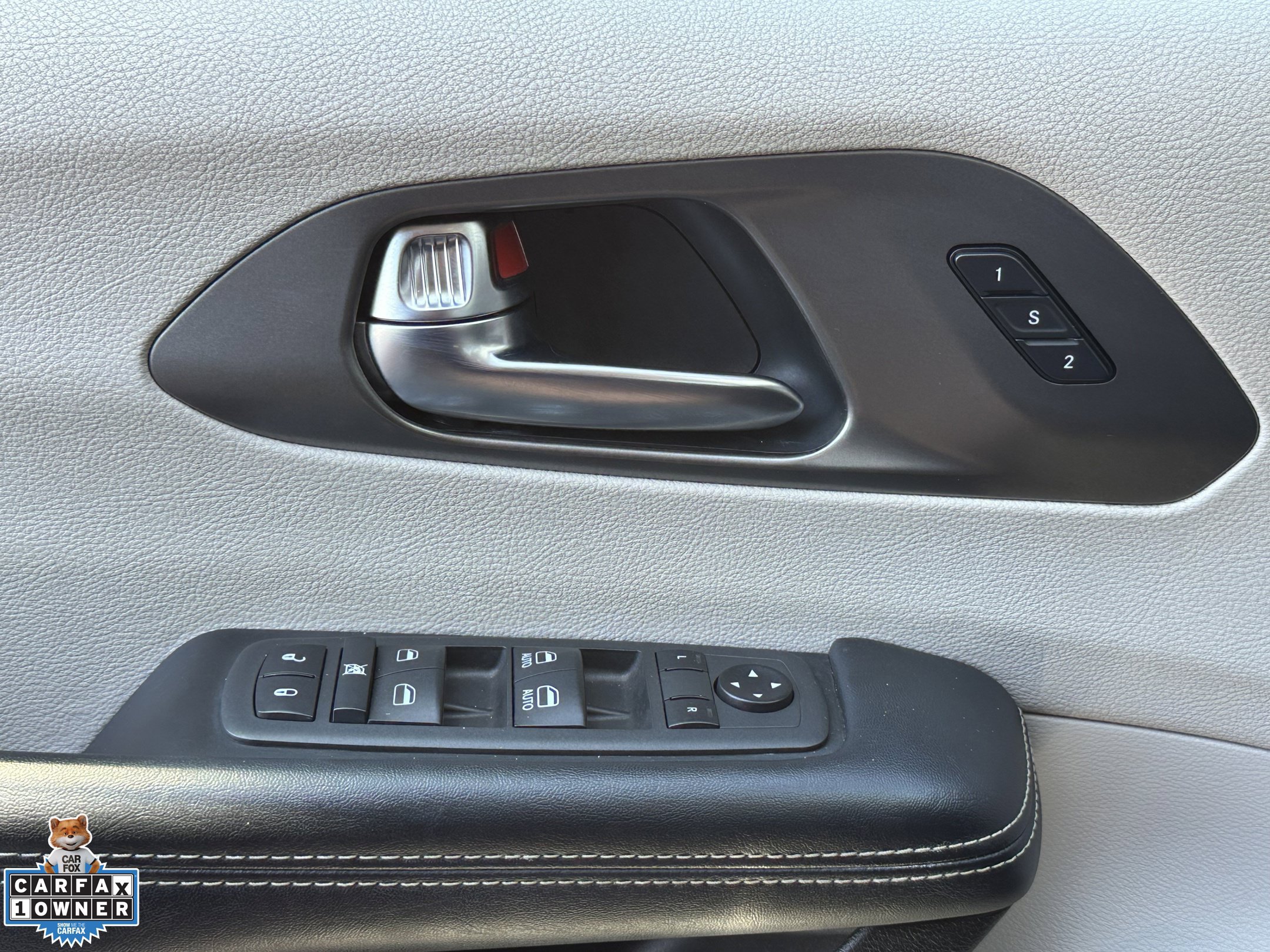 Used 2021 Chrysler Pacifica Touring-L FWD image 26