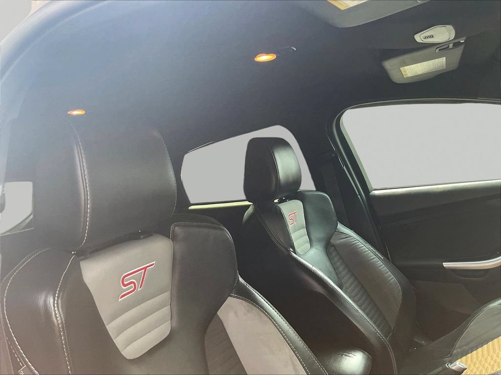 Used 2016 Ford Focus ST w/ Equipment Group 401A FWD image 27