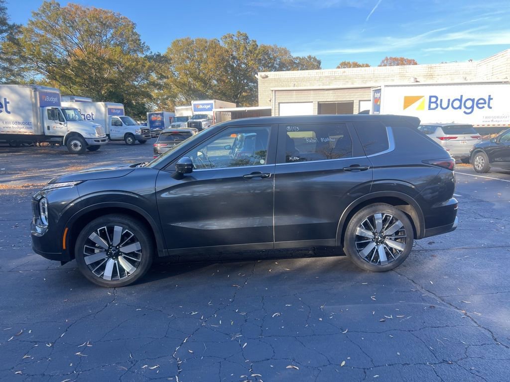 Used 2025 Mitsubishi Outlander SE image 9