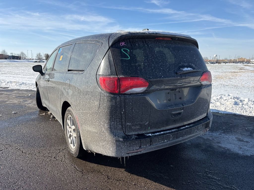 Used 2018 Chrysler Pacifica Touring Plus w/ S Appearance Package image 7