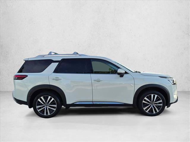 Used 2022 Nissan Pathfinder Platinum w/ Cargo Package FWD image 4
