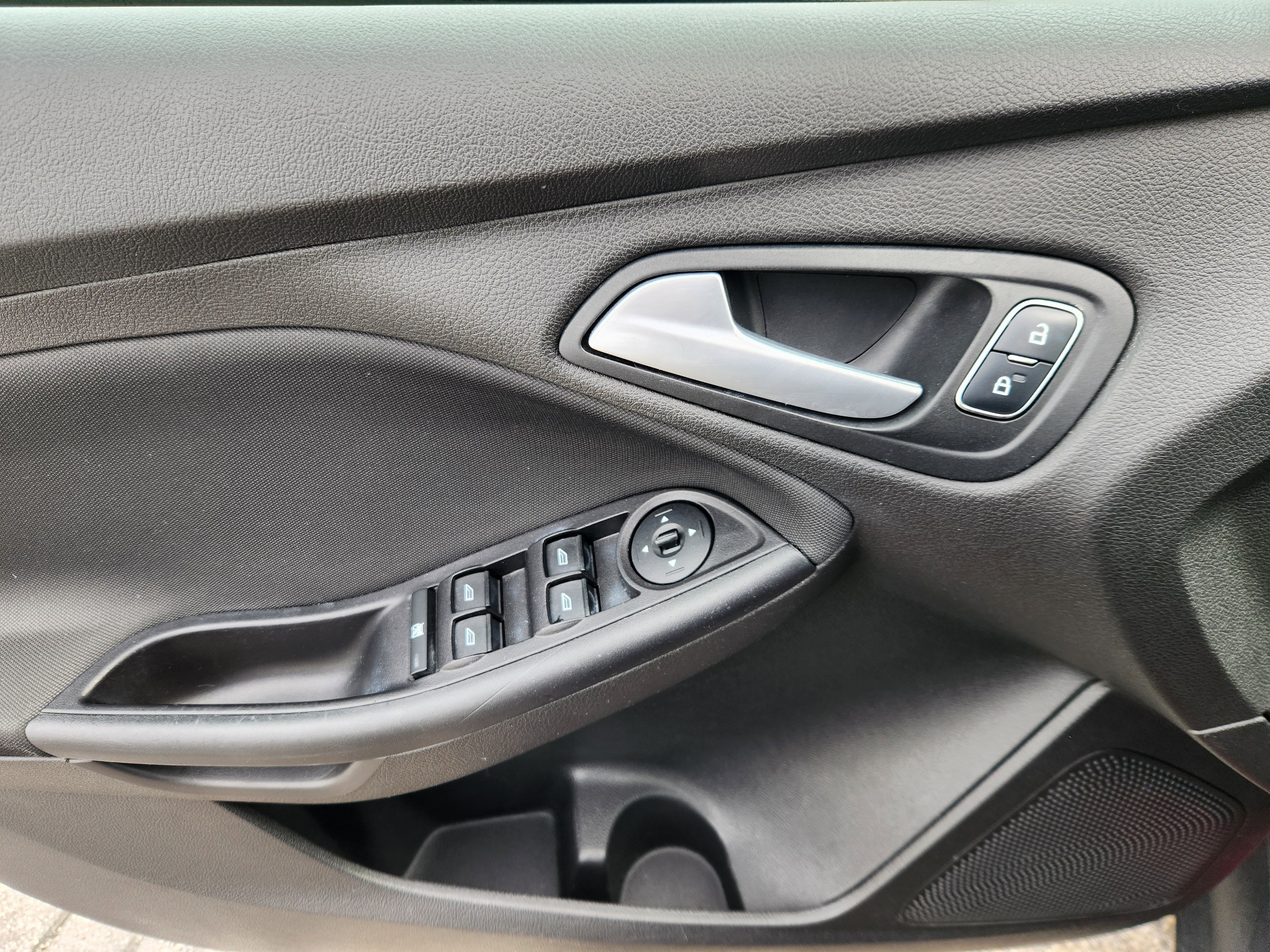 Used 2017 Ford Focus SE image 16