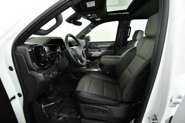 Used 2025 Chevrolet Silverado 1500 ZR2 w/ Technology Package AWD/4WD image 5