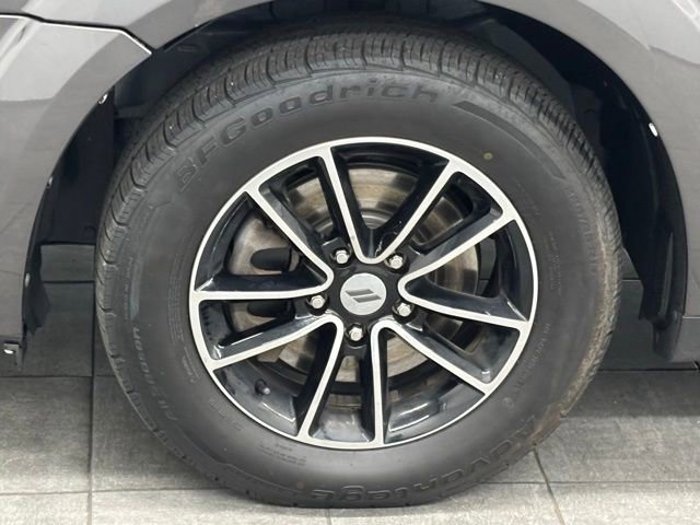 Used 2018 Dodge Journey SE w/ Connectivity Group FWD image 6