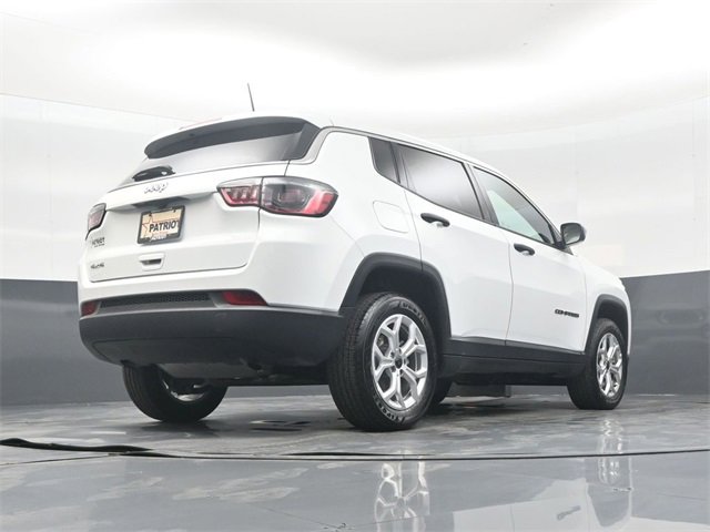 Used 2025 Jeep Compass Sport image 40
