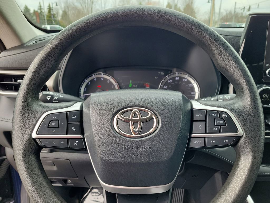 Used 2023 Toyota Highlander LE image 22