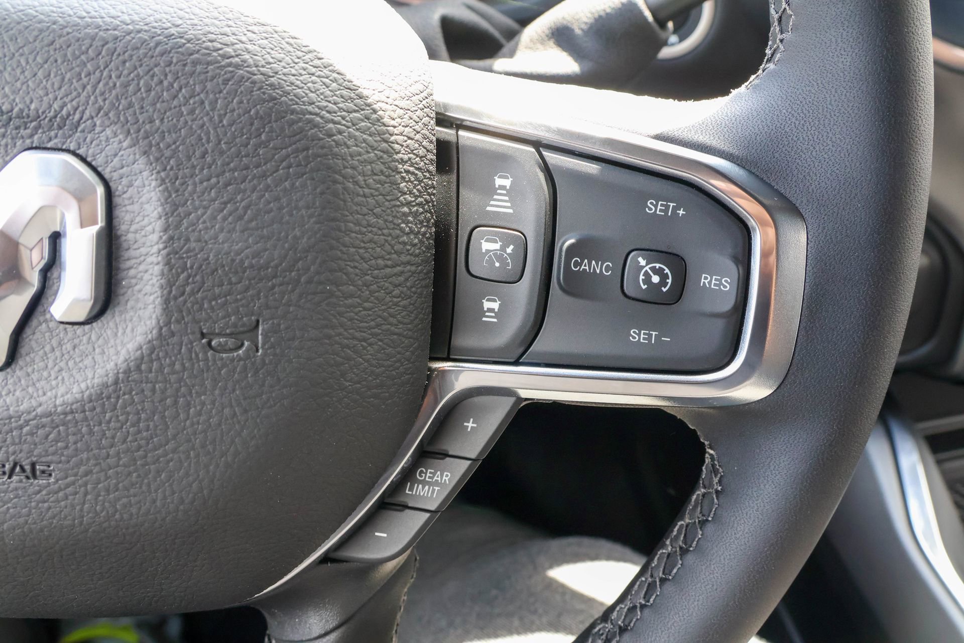 New 2026 RAM 2500 Laramie AWD/4WD image 28