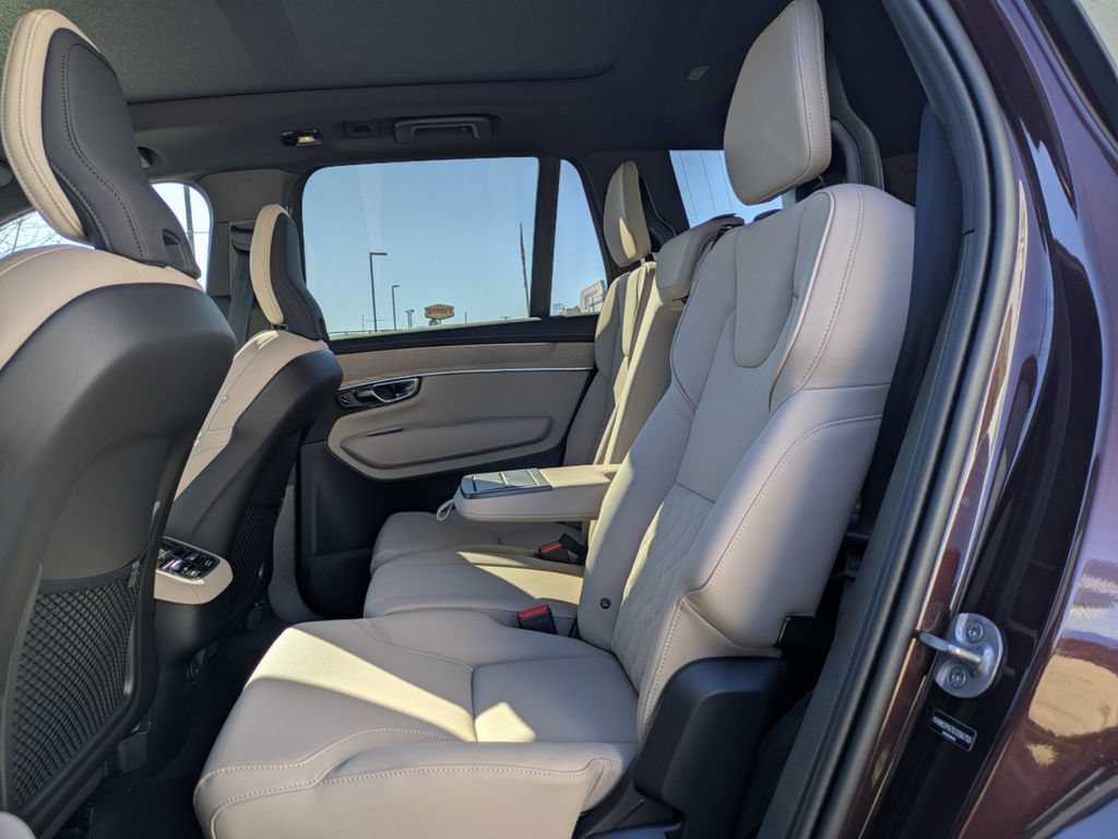 New 2025 Volvo XC90 B6 Core w/ Climate Package AWD/4WD image 14