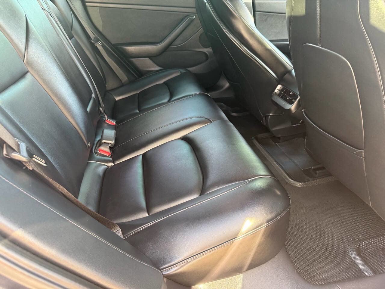 Used 2022 Tesla Model 3 Long Range AWD/4WD image 29