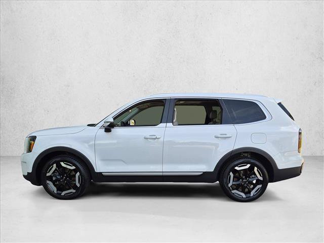 Used 2023 Kia Telluride EX w/ EX Captain's Chair Package FWD image 9