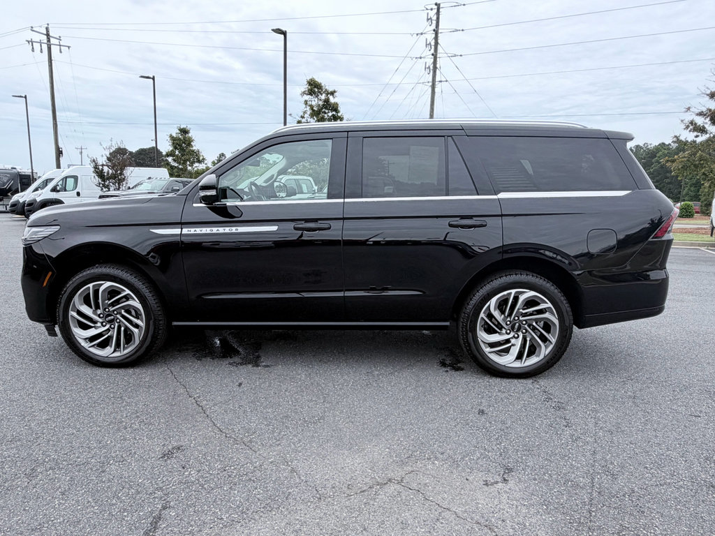 Used 2026 Lincoln Navigator Reserve AWD/4WD image 5