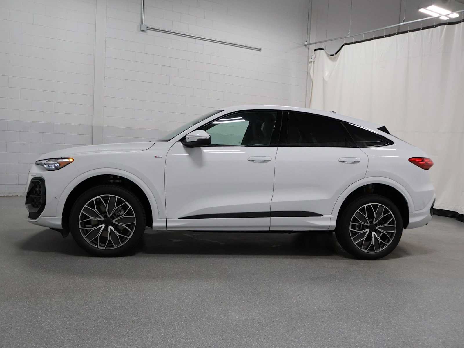 New 2026 Audi Q5 Premium Plus AWD/4WD image 2