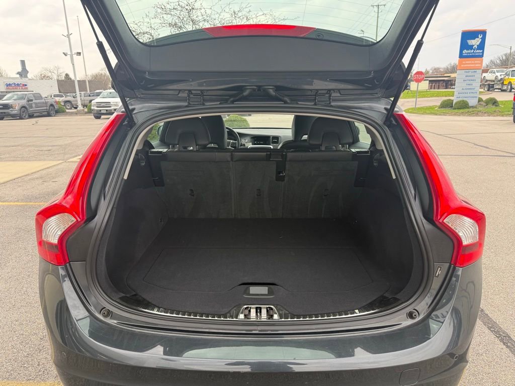 Used 2016 Volvo V60 T5 Premier w/ Convenience Package image 19