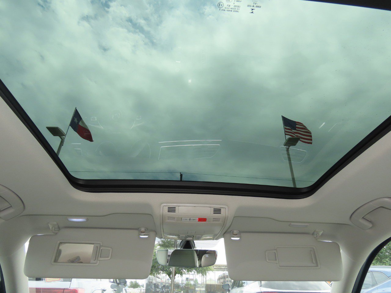 Used 2021 Volkswagen Tiguan SE w/ Panoramic Sunroof Package FWD image 21