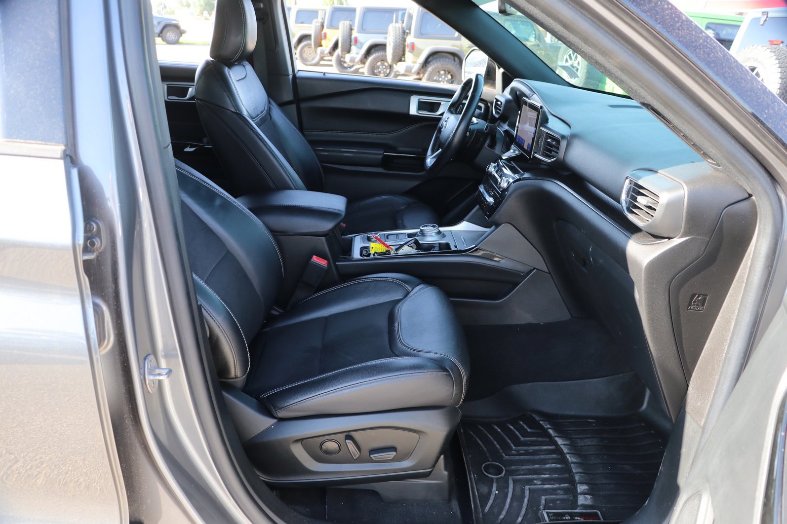 Used 2022 Ford Explorer ST AWD/4WD image 34