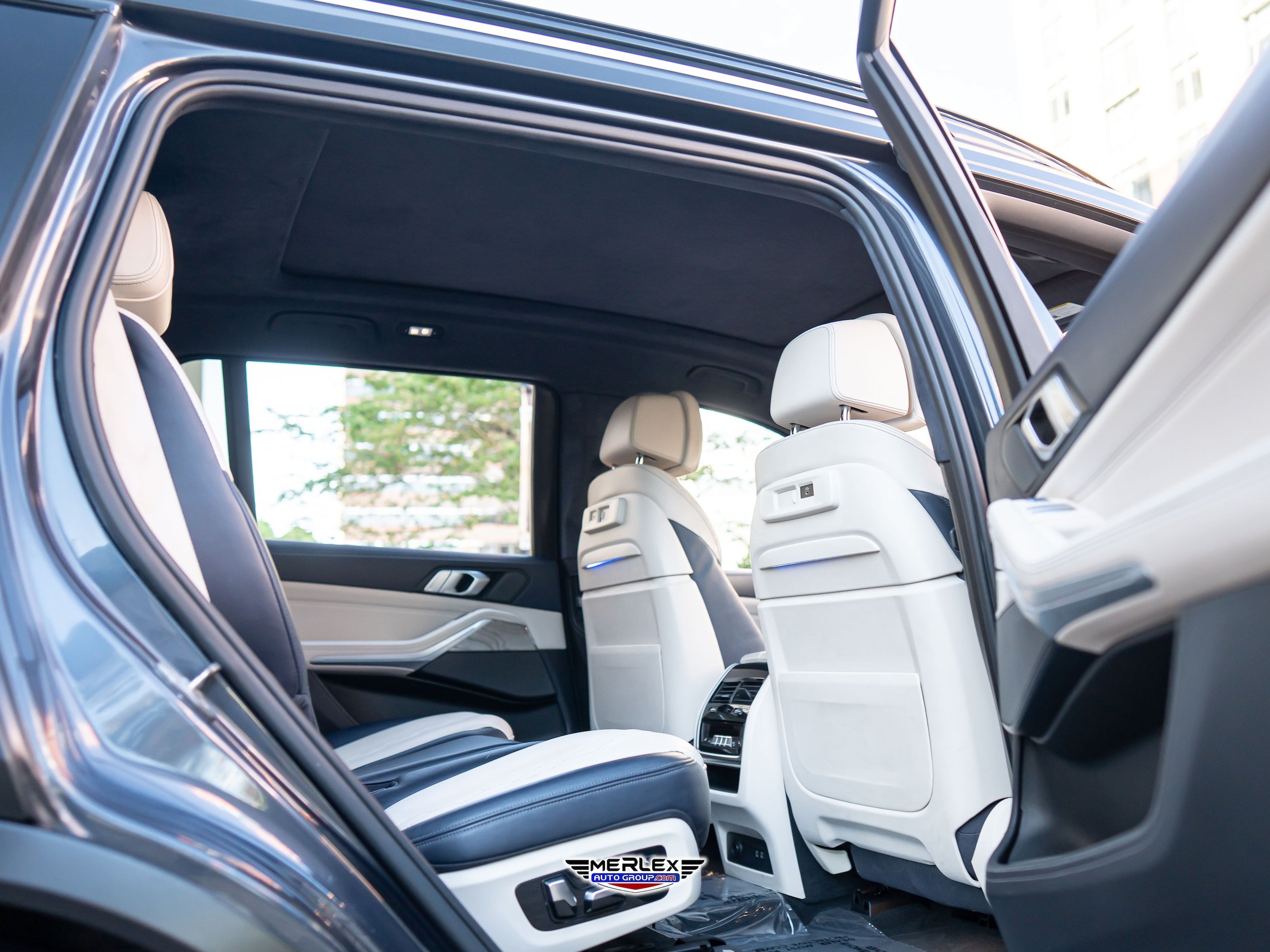 Used 2019 BMW X7 xDrive50i w/ Executive Package AWD/4WD image 19