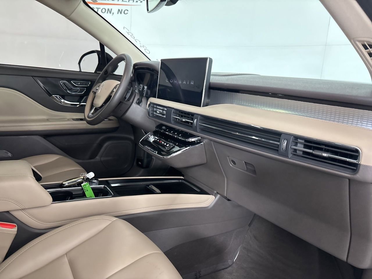 Used 2024 Lincoln Corsair FWD image 27