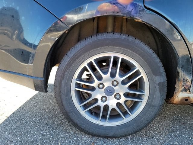Used 2010 Ford Focus SE FWD image 15