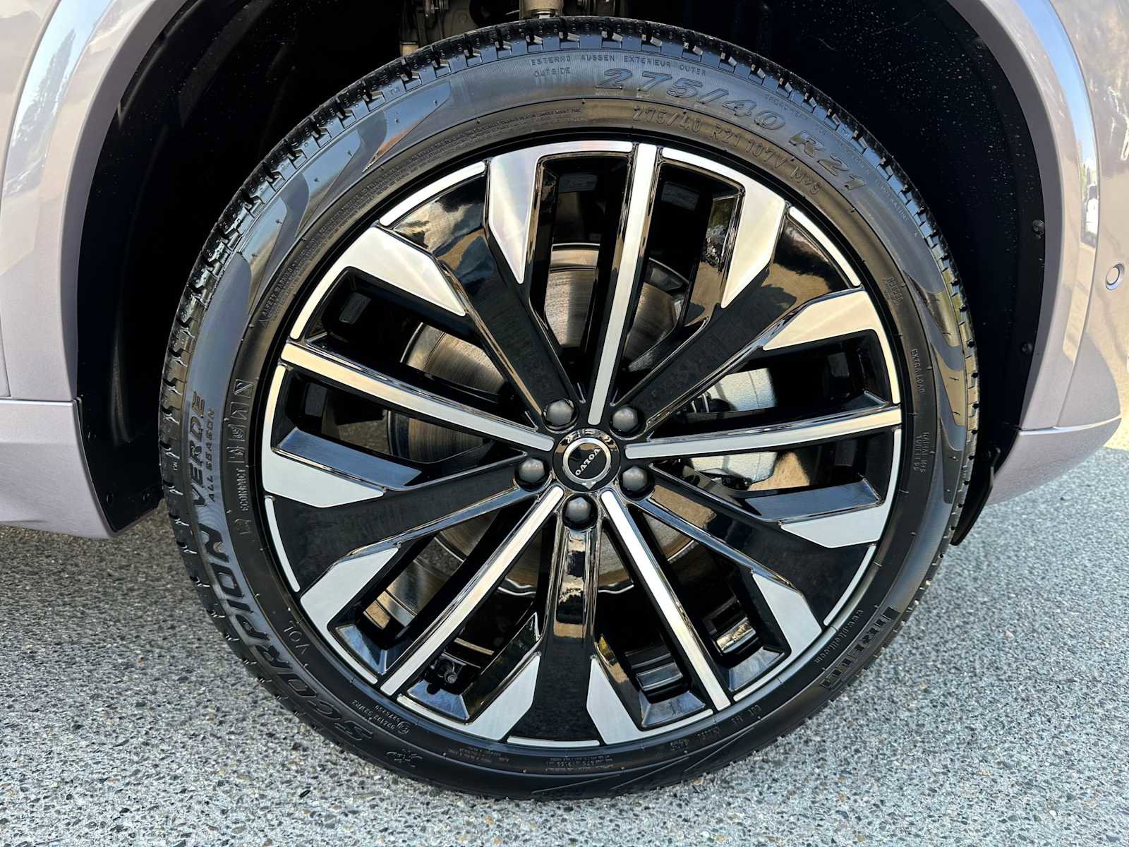 New 2026 Volvo XC90 B6 Plus w/ Protection Package Premier image 9
