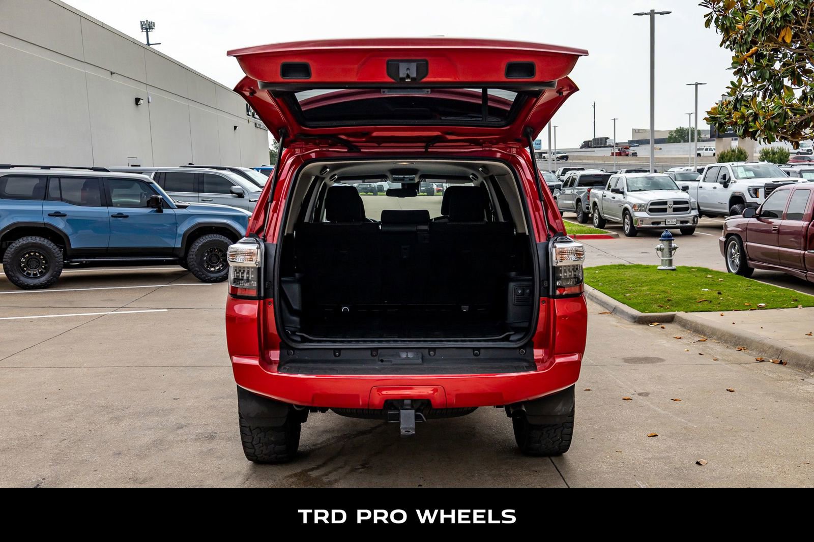 Used 2022 Toyota 4Runner SR5 AWD/4WD image 8