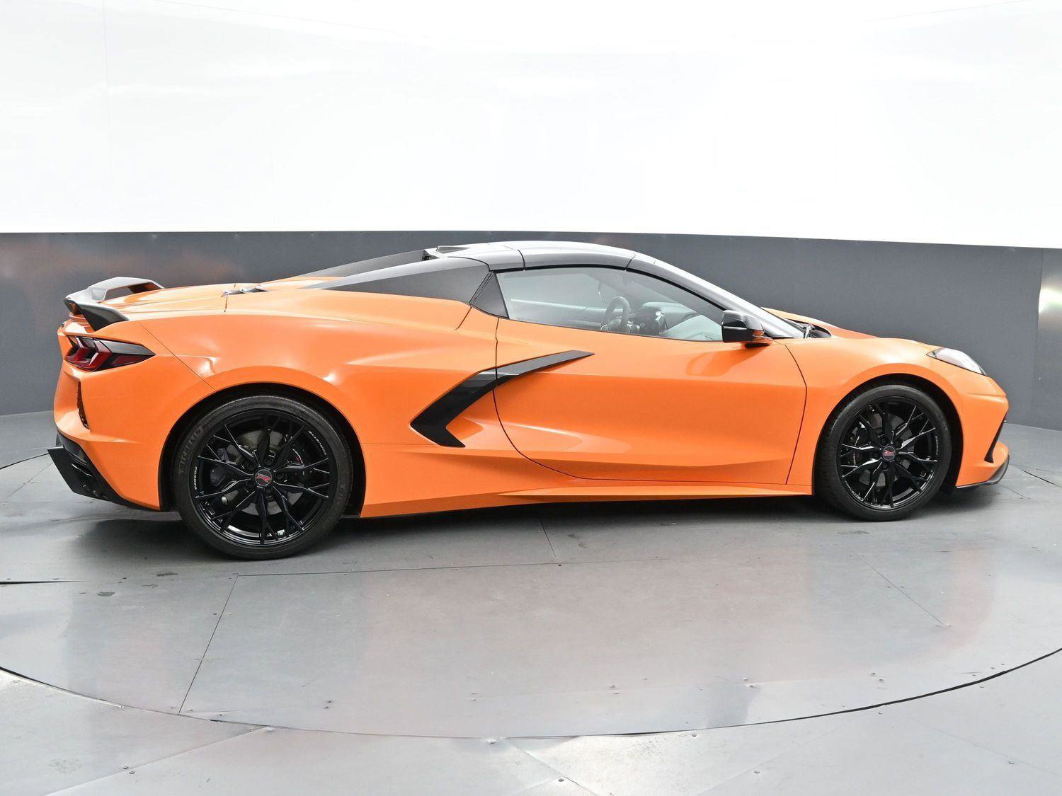 Used 2024 Chevrolet Corvette Stingray Premium Conv w/ Z51 Performance Package RWD image 8