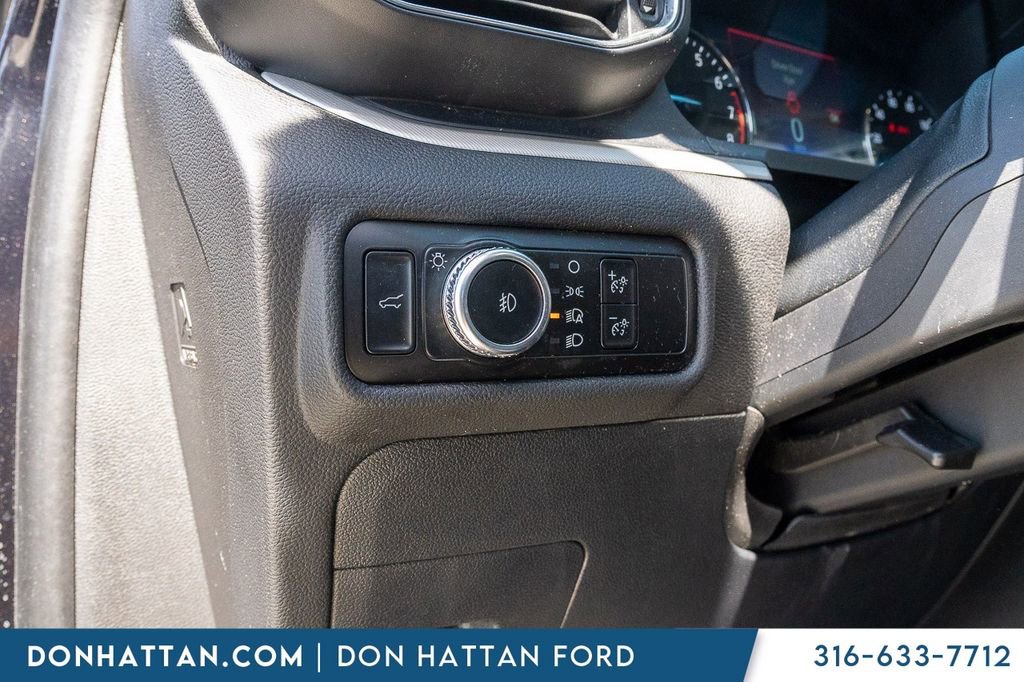 Used 2023 Ford Explorer XLT w/ Equipment Group 202A AWD/4WD image 17