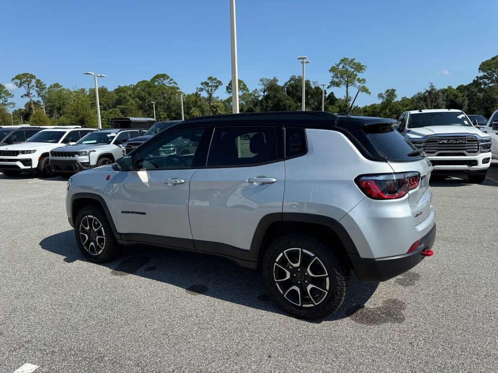 Used 2026 Jeep Compass Trailhawk AWD/4WD image 5