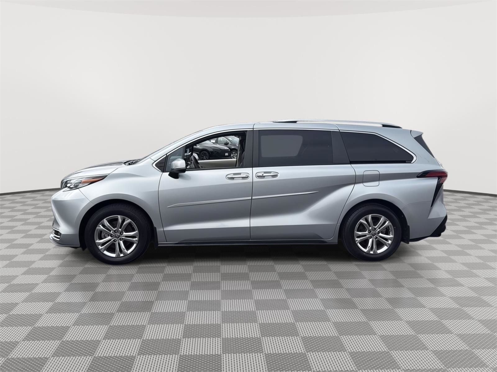 Used 2022 Toyota Sienna Platinum image 23