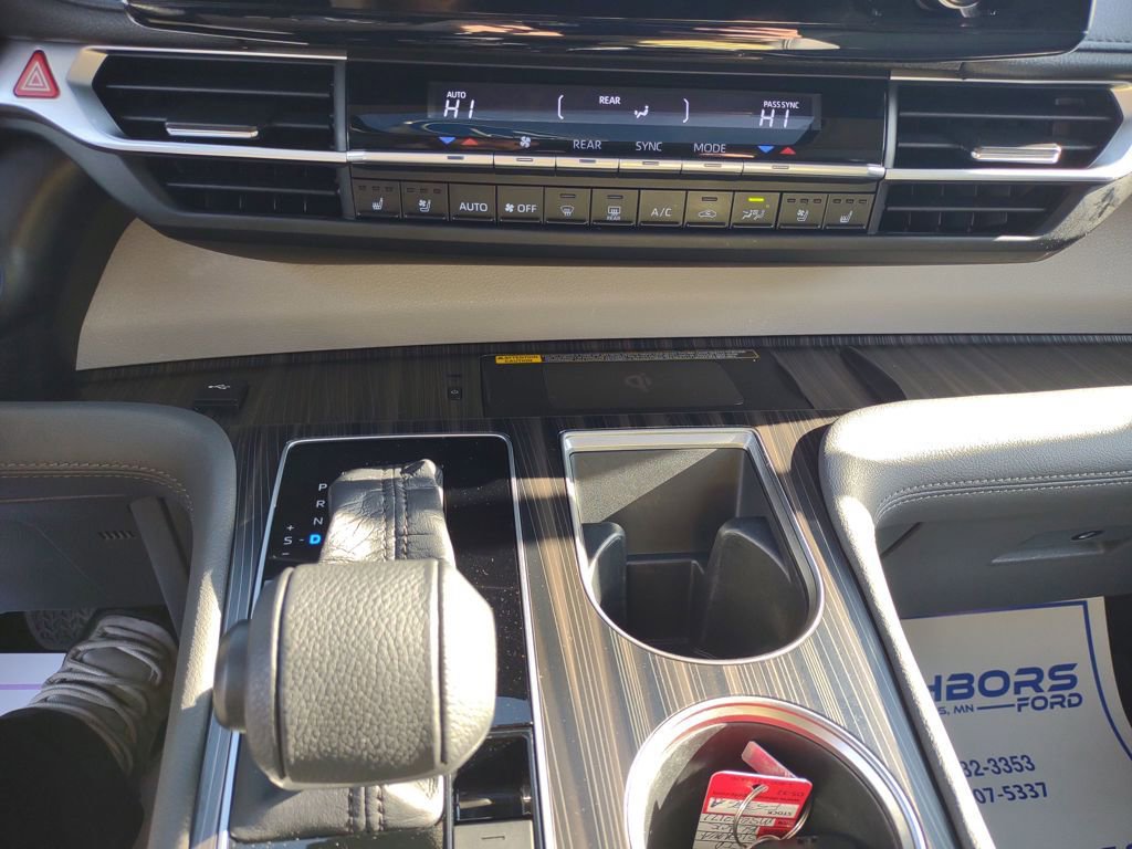 Used 2021 Toyota Sienna Limited image 18