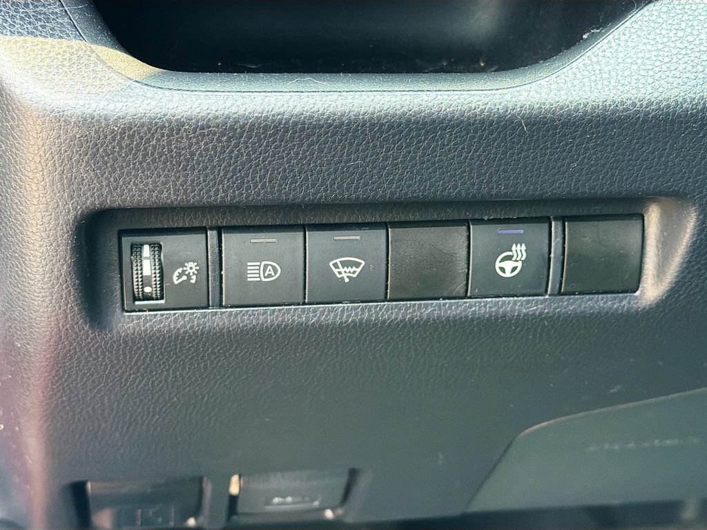Used 2021 Toyota RAV4 XLE w/ XLE Grade Weather Package AWD/4WD image 10