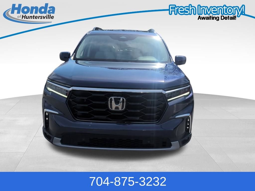 Used 2024 Honda Pilot Touring image 3