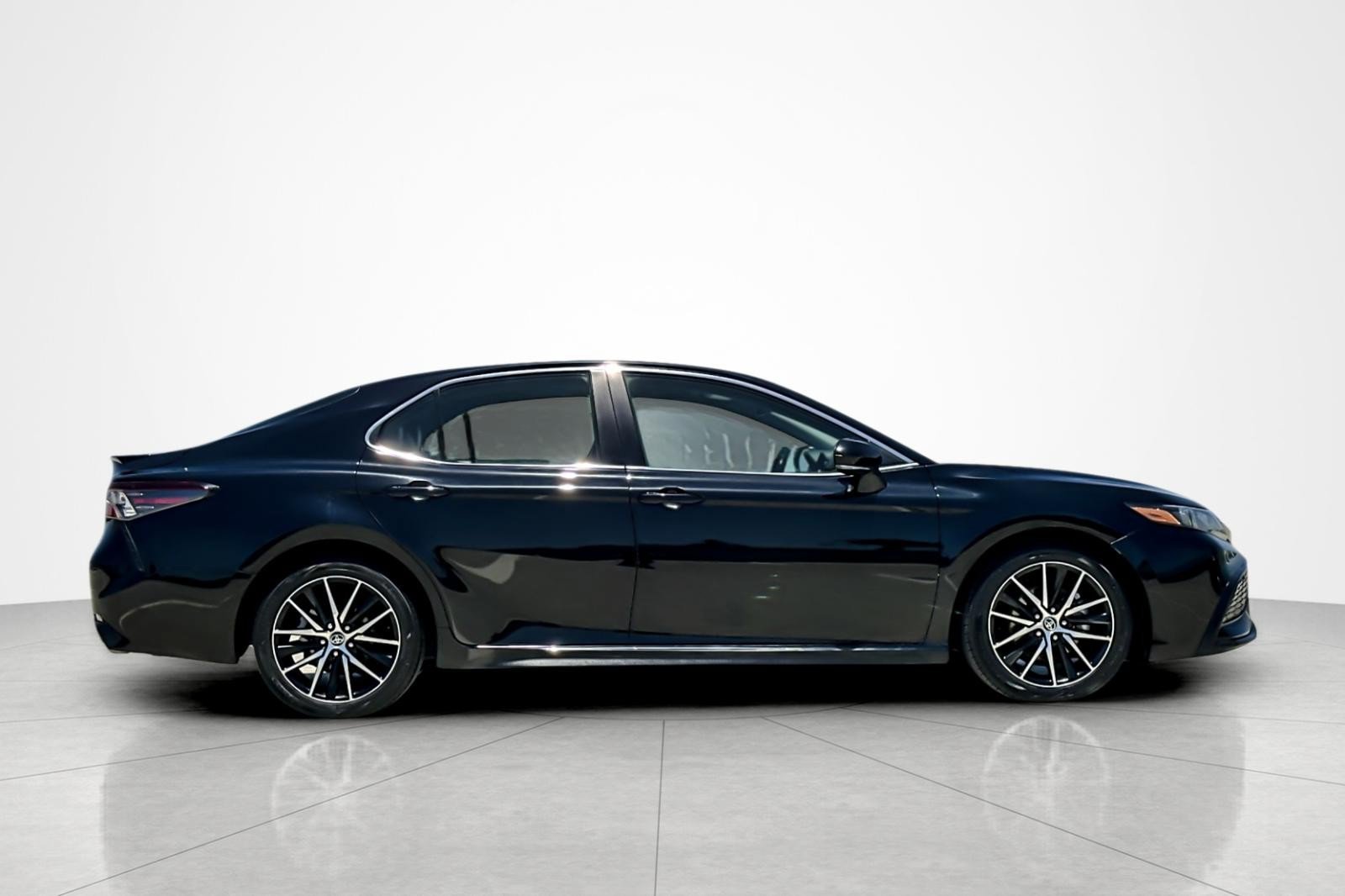 Certified 2022 Toyota Camry SE FWD image 6