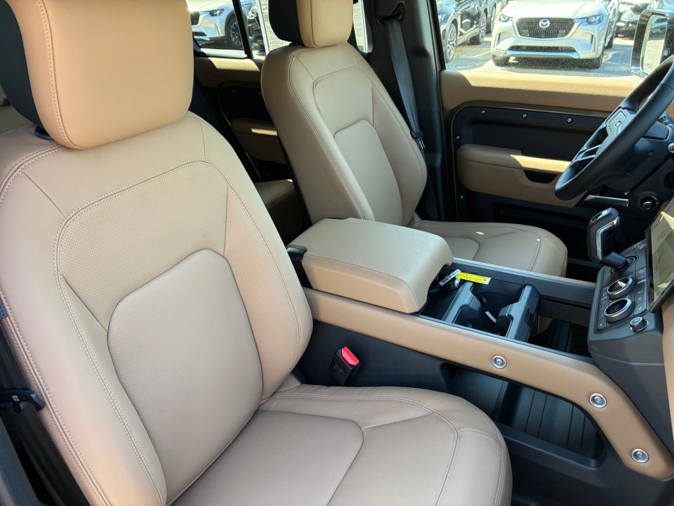 New 2026 Land Rover Defender 110 X-Dynamic SE AWD/4WD image 28