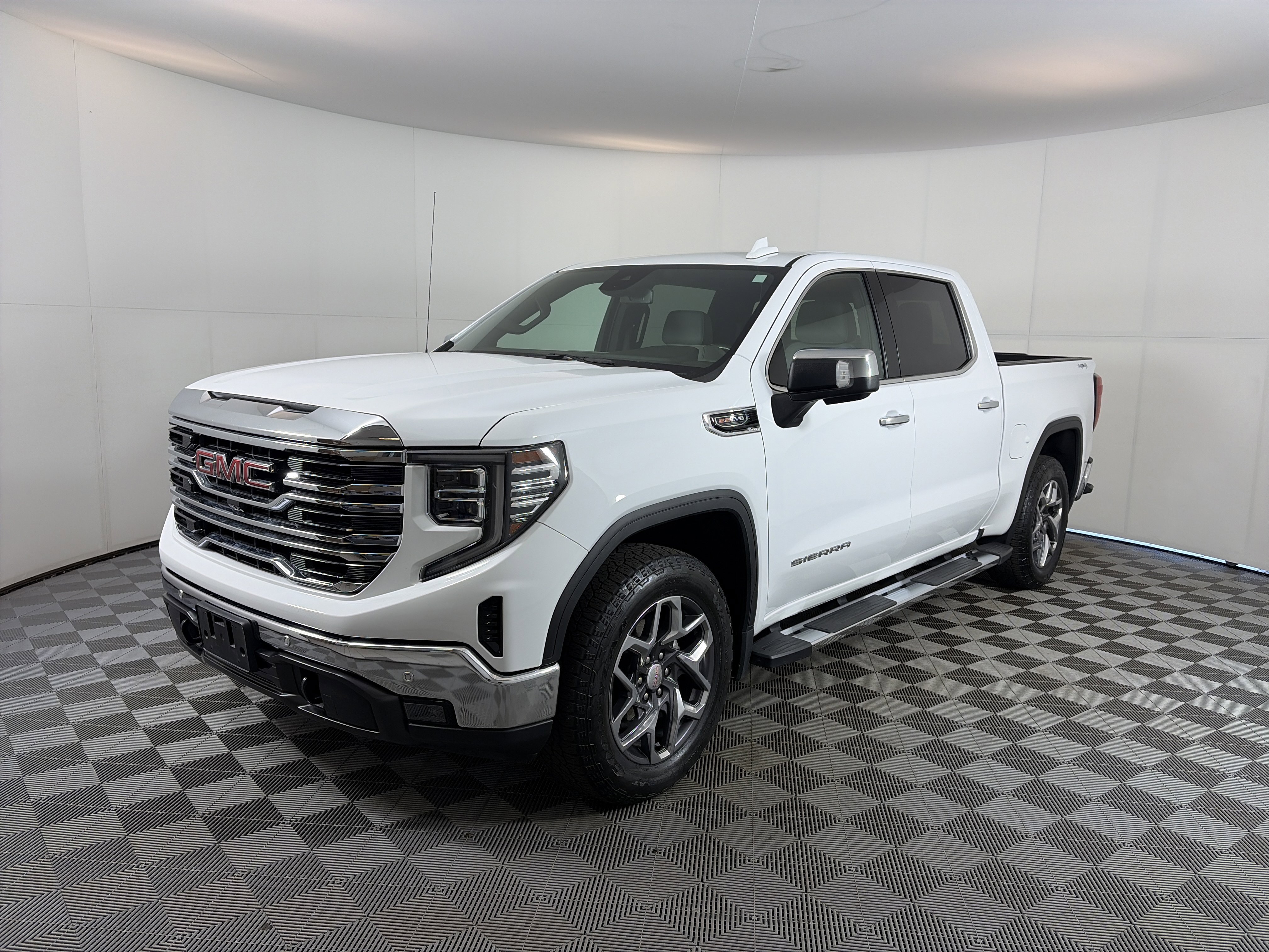Certified 2022 GMC Sierra 1500 SLT w/ SLT Premium Plus Package image 2