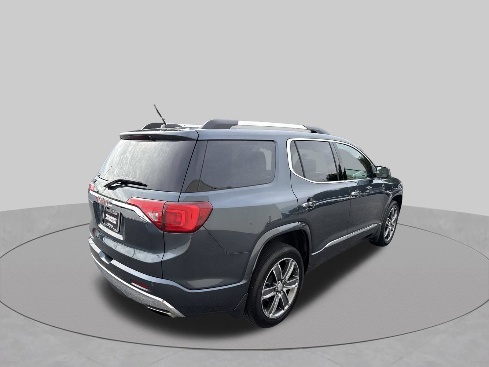 Used 2019 GMC Acadia Denali w/ Technology Package FWD image 8