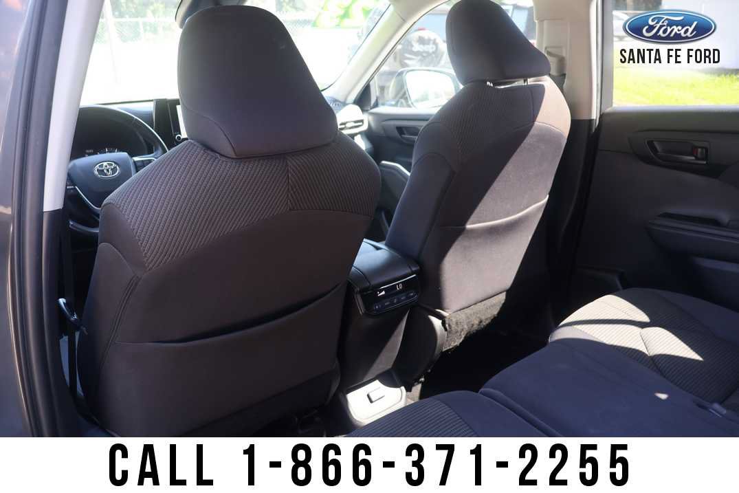 Used 2023 Toyota Highlander LE AWD/4WD image 19