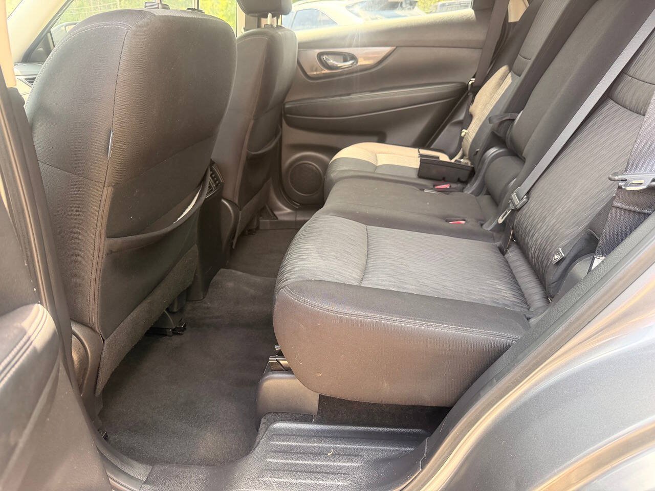 Used 2019 Nissan Rogue S w/ Special Edition Package FWD image 12