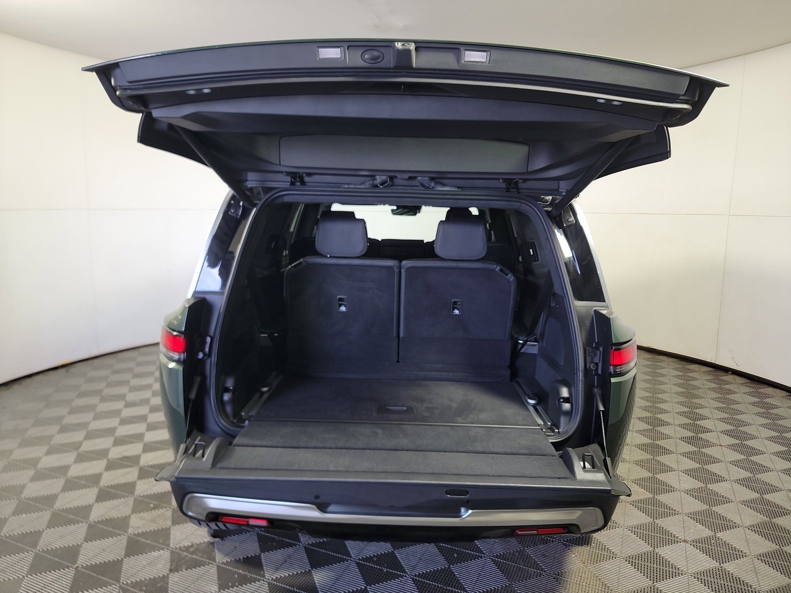 Used 2024 Rivian R1S Adventure AWD/4WD image 15