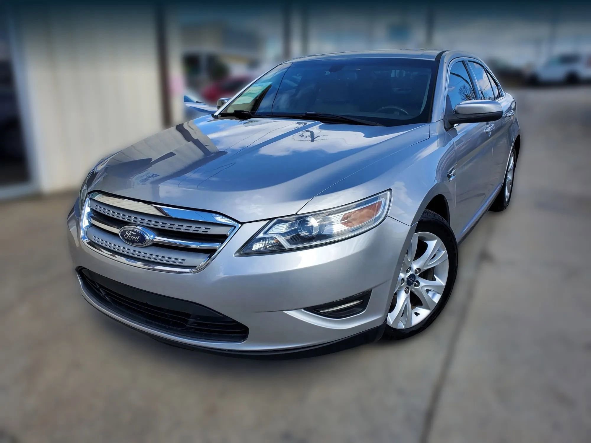 Used 2010 Ford Taurus SEL FWD image 2
