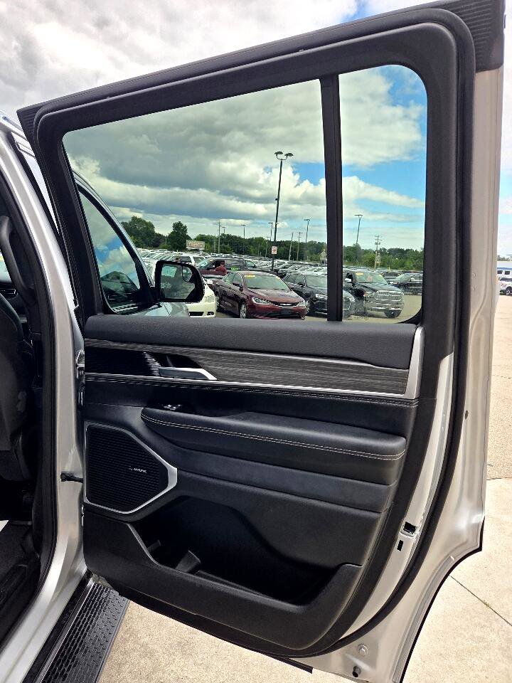 Used 2024 Jeep Wagoneer Series II w/ Flexible Seating Group image 14