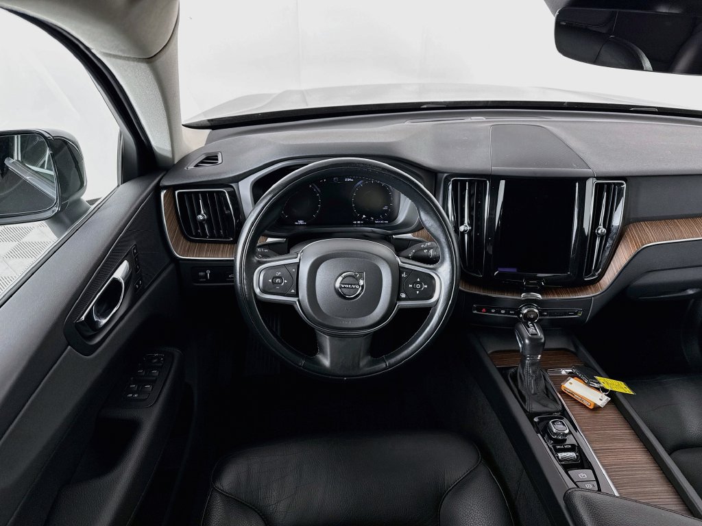 Used 2021 Volvo XC60 T5 Momentum w/ Climate Package AWD/4WD image 22