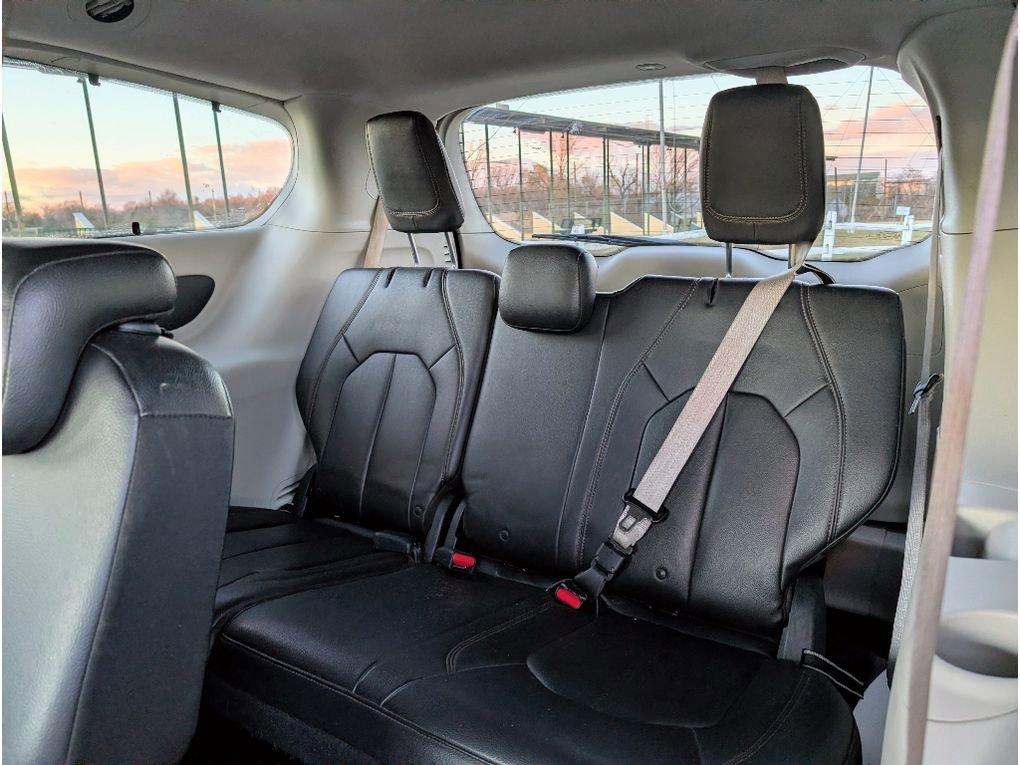 Used 2017 Chrysler Pacifica Touring-L image 18