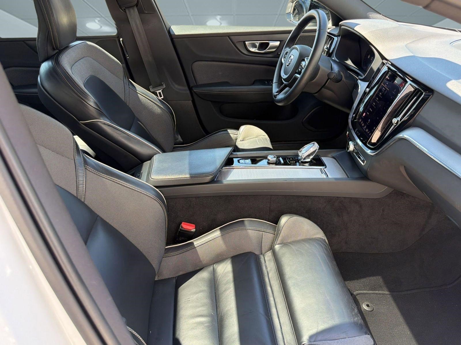 Used 2024 Volvo S60 B5 Plus FWD image 30