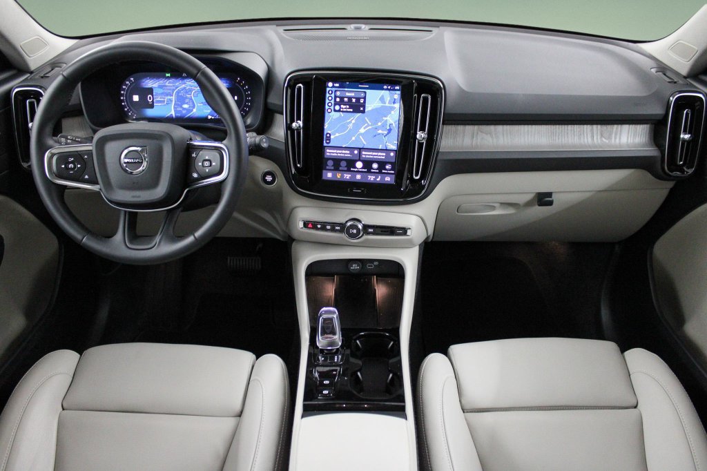 Used 2025 Volvo XC40 B5 Ultra AWD/4WD image 19