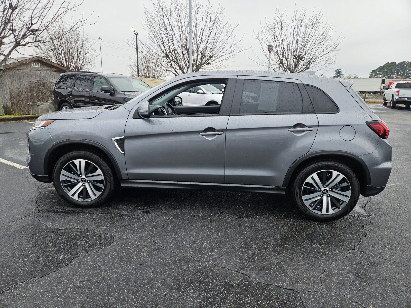 Used 2025 Mitsubishi Outlander Sport SE image 4