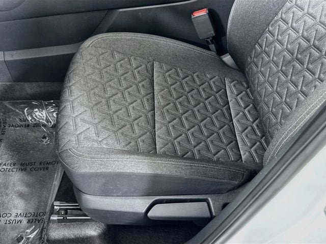 Used 2025 Nissan Kicks SV FWD image 18