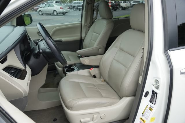 Used 2015 Toyota Sienna XLE w/ XLE Navigation Package FWD image 25