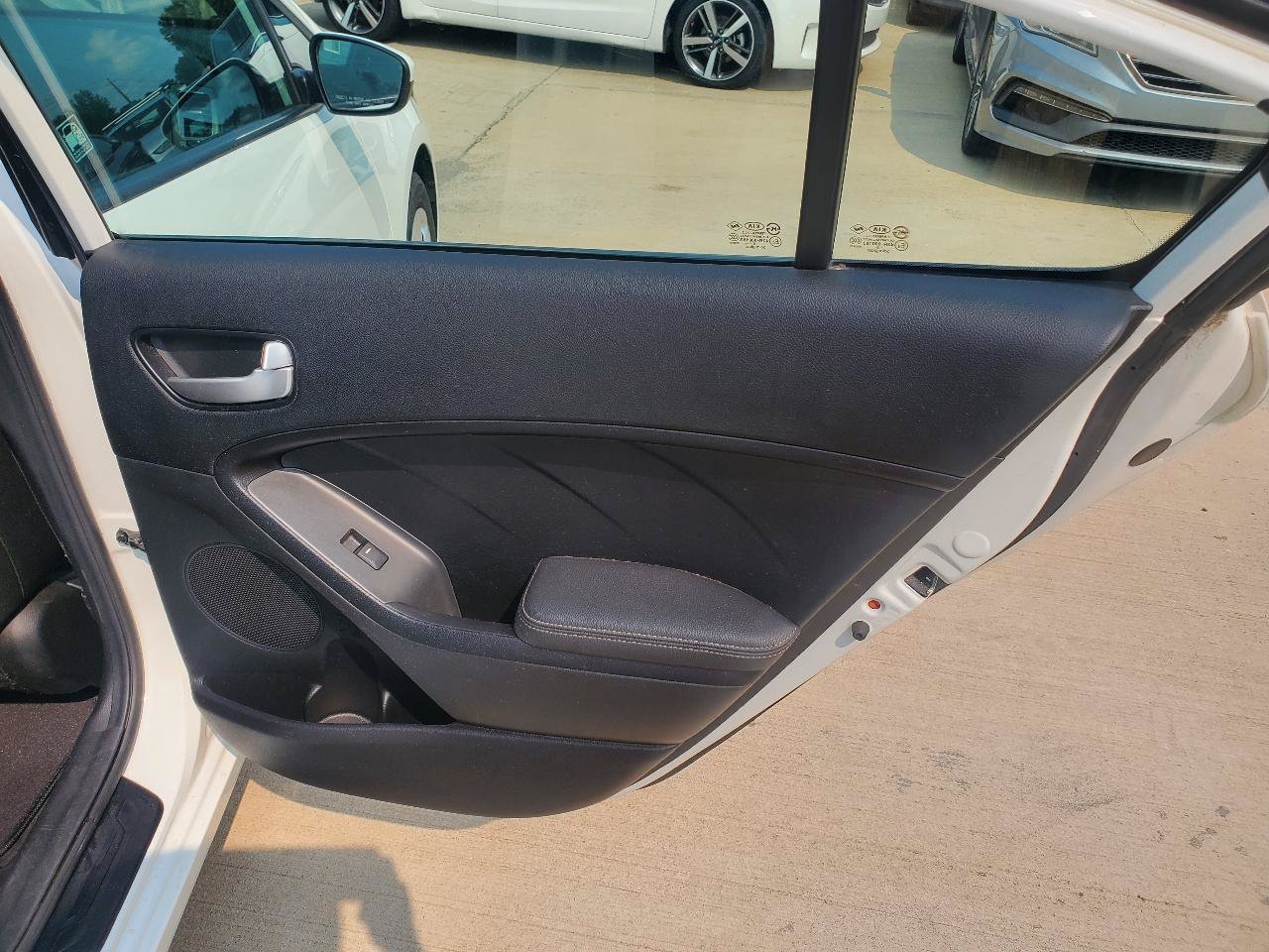 Used 2017 Kia Forte LX FWD image 8